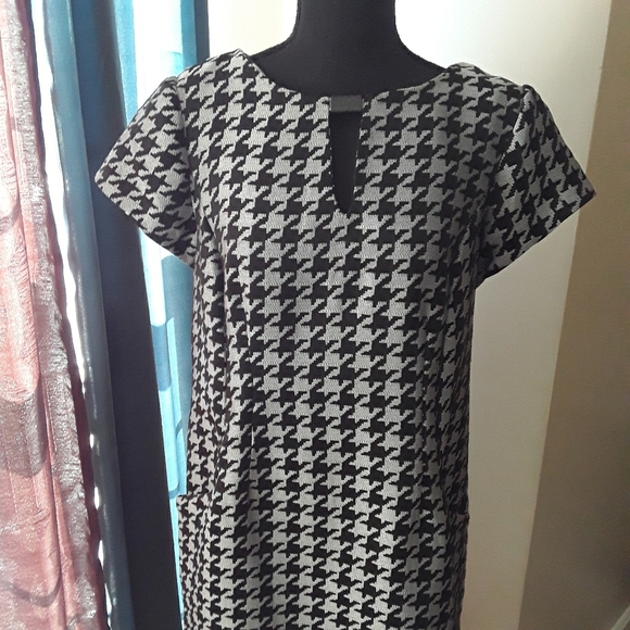 Dresses & Skirts - Womens Dress